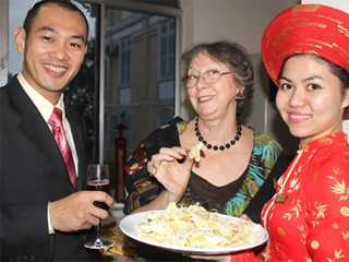 Foreigners like Lunar New Year Tet in Vietnam
